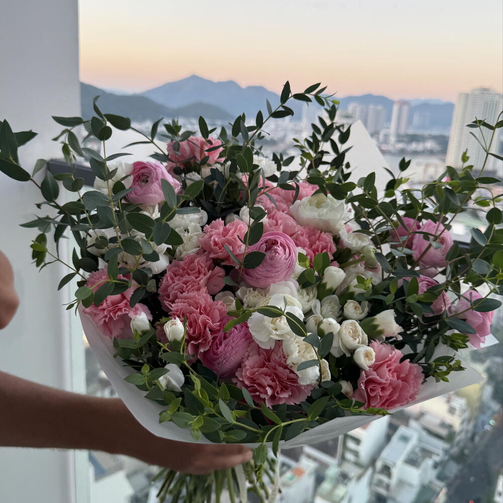 Mono Dianthus Bouquet